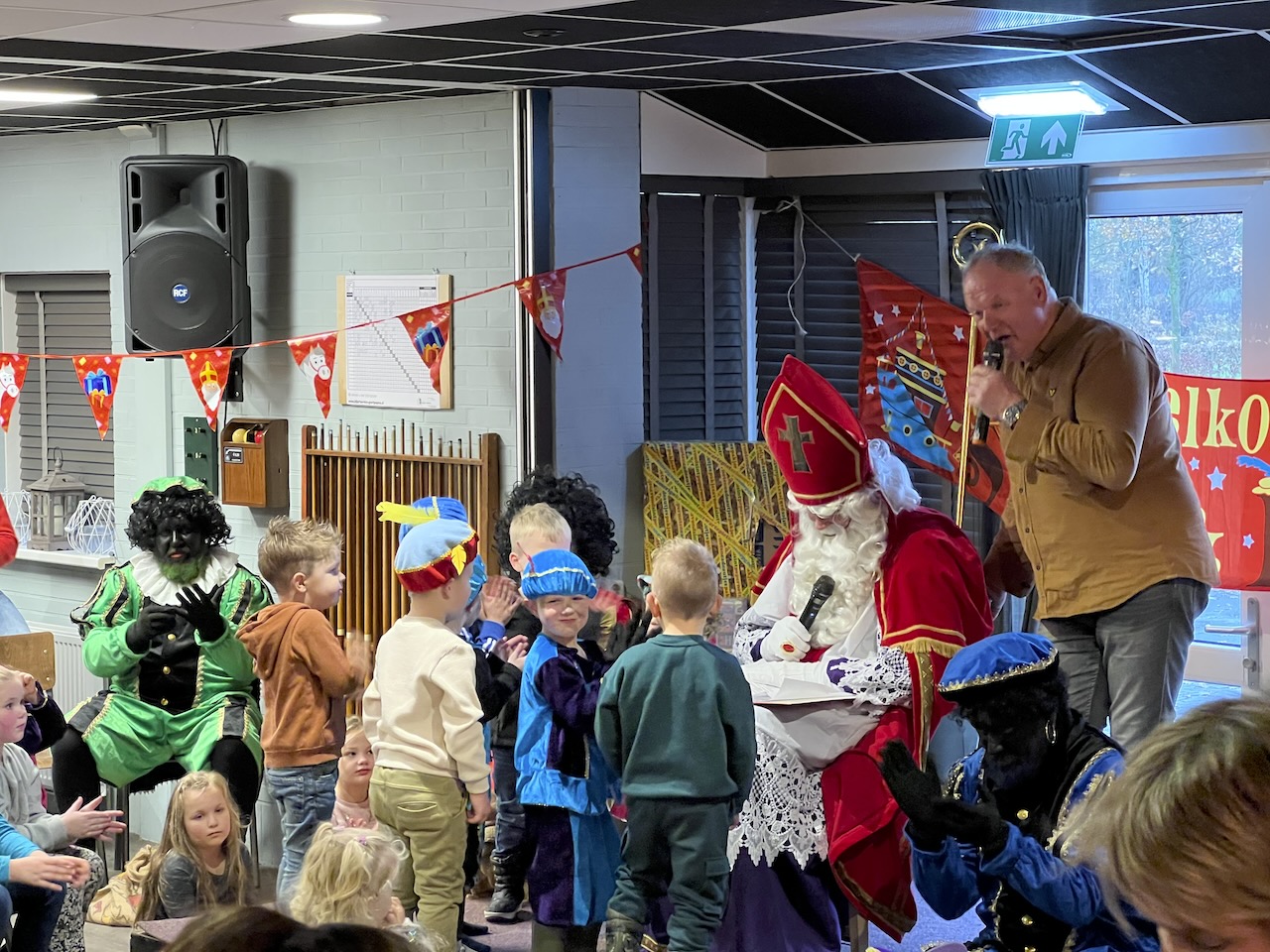 sinterklaas-intocht-surhuizum-202400011