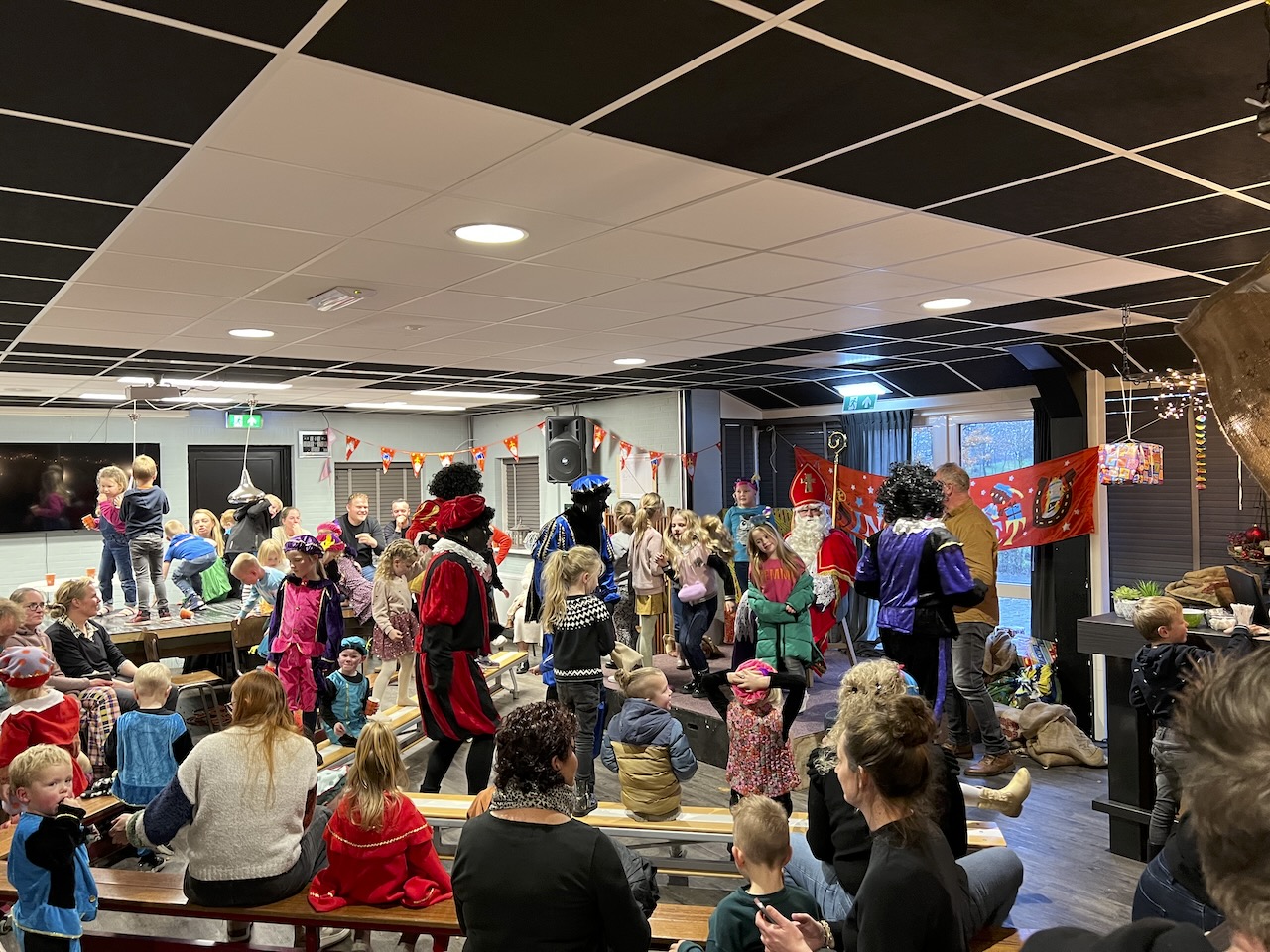sinterklaas-intocht-surhuizum-202400016